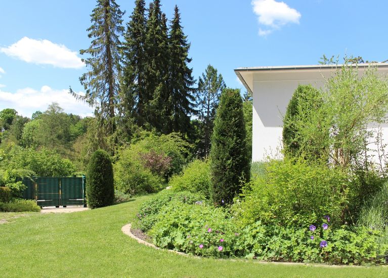 Moderne Gartenanlage in Coburg Reinlein Gartengestaltung
