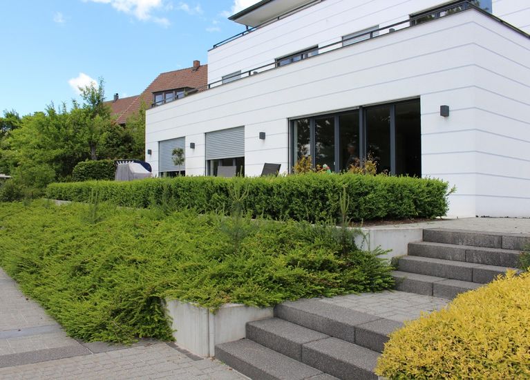 Moderne Gartenanlage in Coburg Reinlein Gartengestaltung